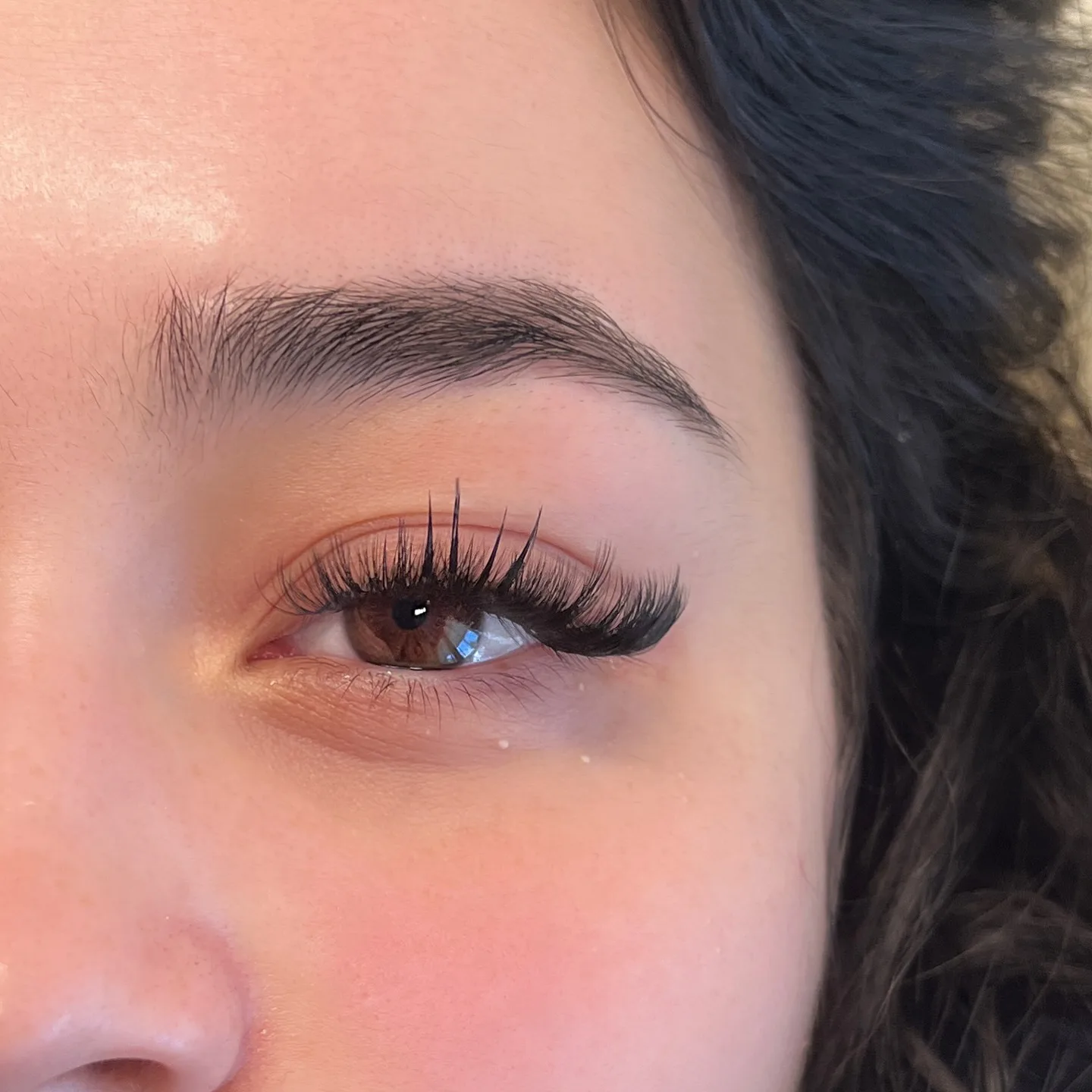 Light wispy lash set, single eye close-up