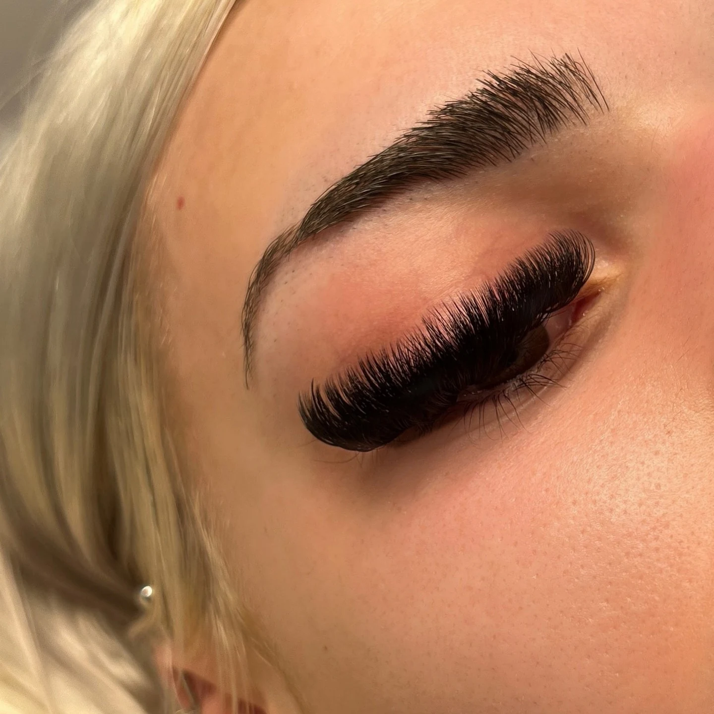 Dense dramatic lash line, closed eye — ULTRALASHEDUP